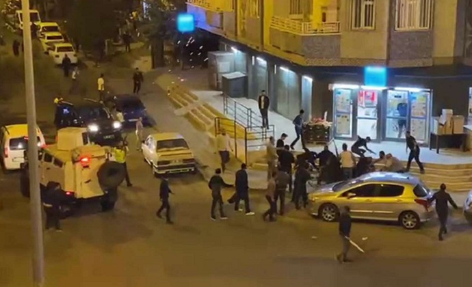 Video Haber: Diyarbakır'da 11 kişinin yaralandığı kavga kameralara yansıdı
