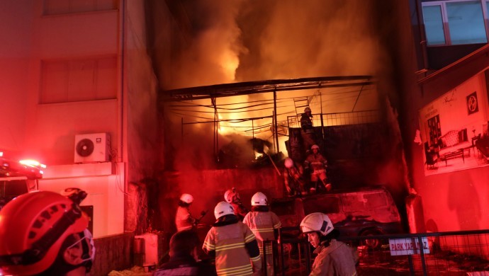 Hurda deposunda yangın: 1 kişi öldü