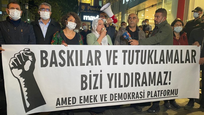 Diyarbakır'da tutuklamalar protesto edildi; Mücadeleden vazgeçmeyeceğiz
