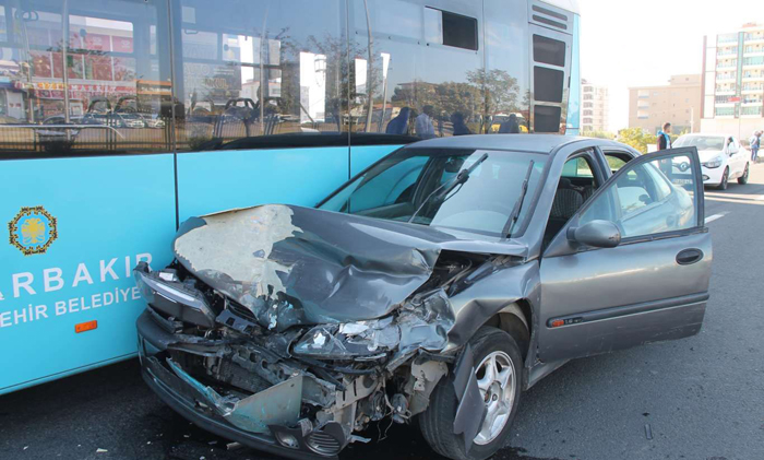 VİDEO HABER - Aşırı hız kazaya neden oldu: 2 yaralı