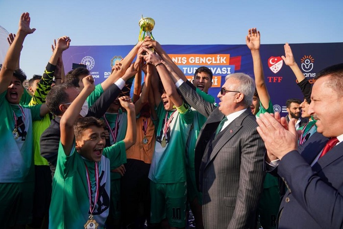 Uyanış Gençlik Futbol Turnuvası'nın şampiyonu DSİspor