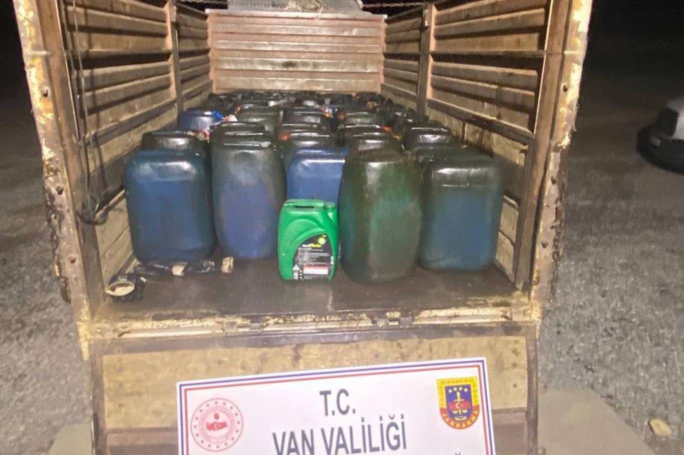 Van'da 2 bin 800 litre kaçak akaryakıt ele geçirildi