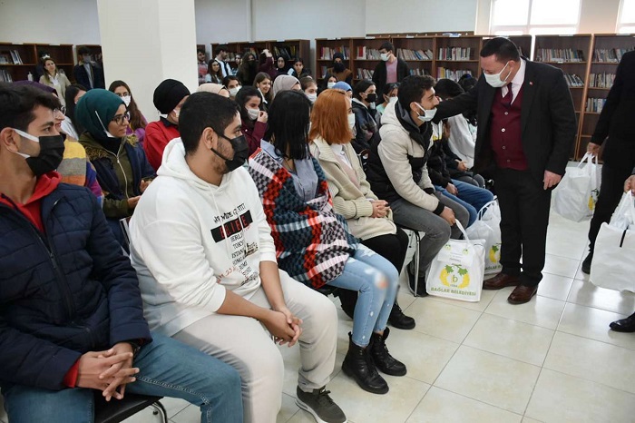 Diyarbakır'da 300 öğrenciye eğitim seti hediye edildi