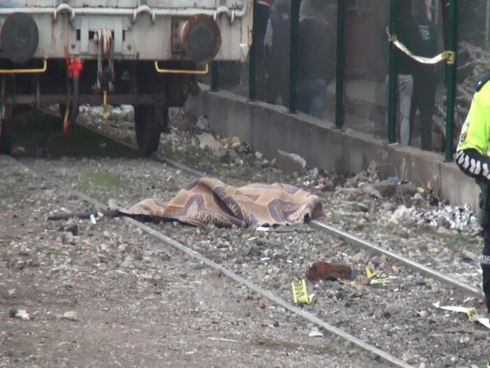 Diyarbakır’da trenin çarptığı 28 yaşındaki genç hayatını kaybetti