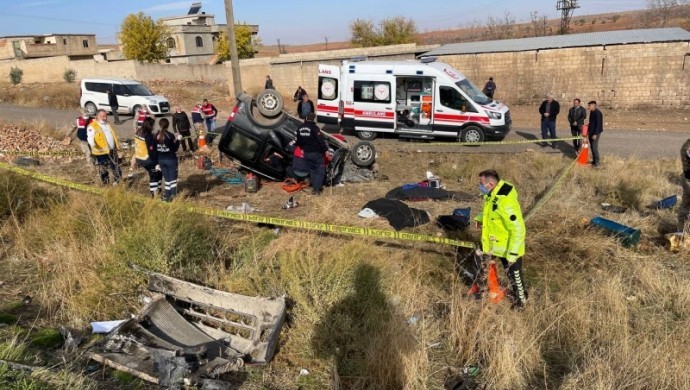 Urfa'da kaza: Aynı aileden 3 kişi yaşamını yitirdi, 4 yaralı