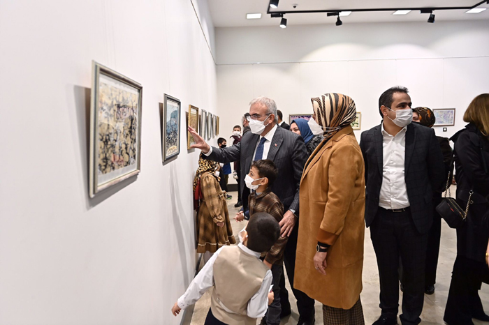 Karaloğlu ailesi, ‘Ebru Sanatının Minik Kalplerden Yansıması’ sergisini açtı