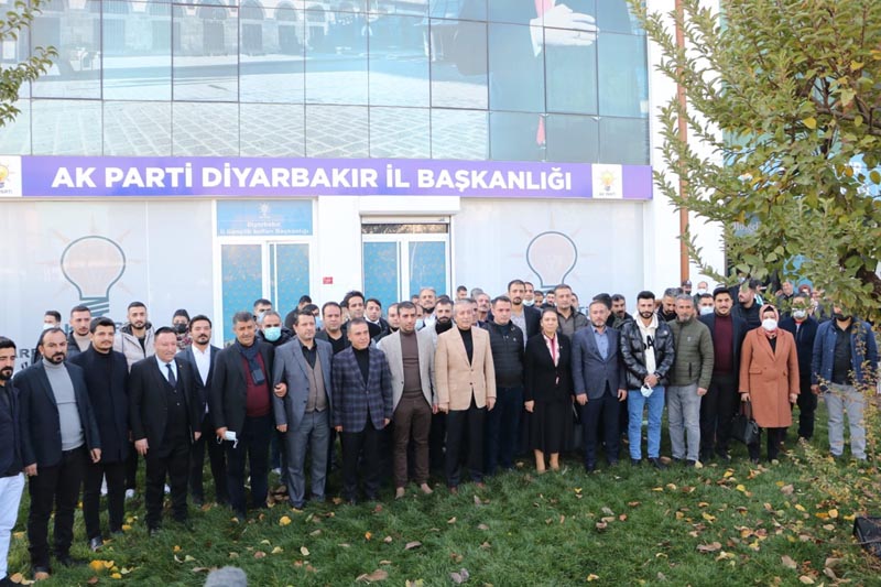 Gelecek Partisi'nden 200 kişi AK Parti'ye katıldı