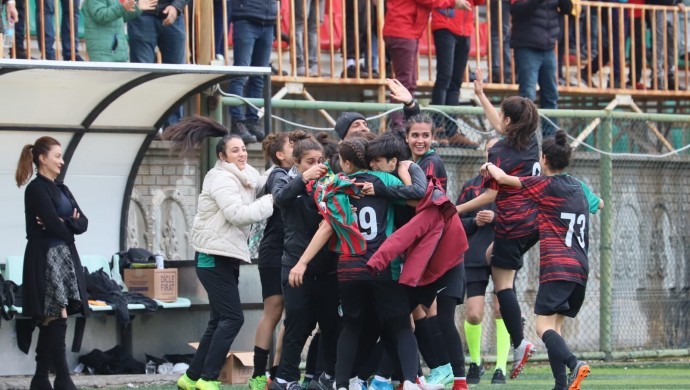 Amedspor Kadın Futbol Takımı, galibiyetle başladı: 2-1