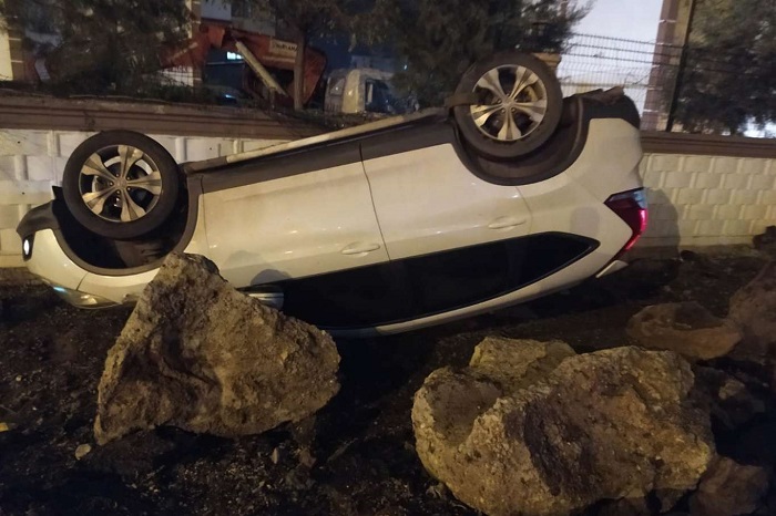 Diyarbakır'da kaza: Sürücü yaralandı