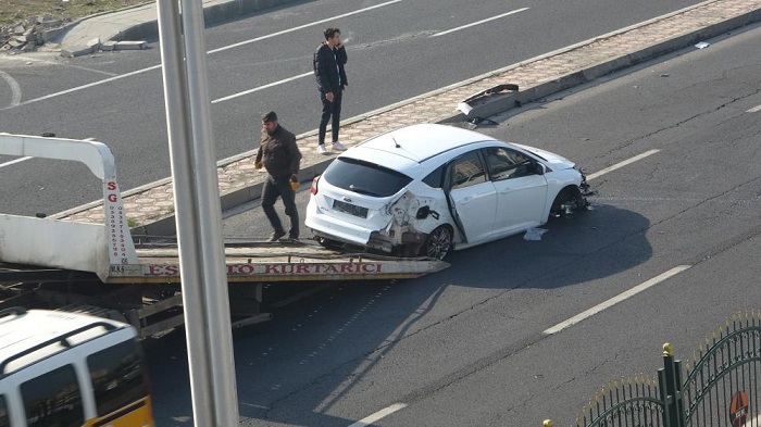 Diyarbakır’da ehliyetsiz sürücü kaza yaptı, meraklıları da çoklu kazaya neden oldu