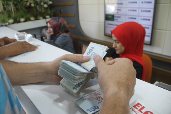Halkbank’tan esnafa yüzde 100'e kadar faiz indirimiyle kredi imkanı