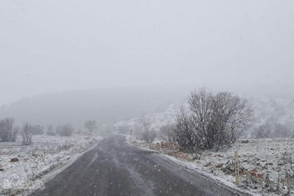 Diyarbakır'ın yüksek kesimlerinde kar etkili oldu