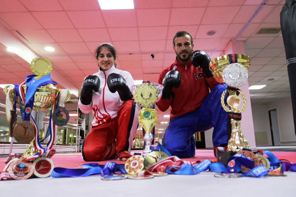 Kick boksta Diyarbakır’ın gururu oldular