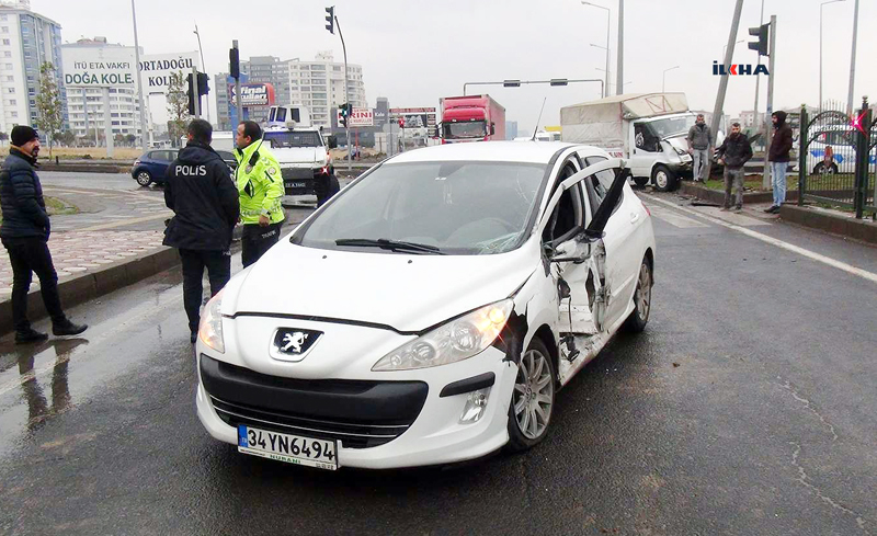 VİDEO HABER - Maddi hasarlı trafik kazası
