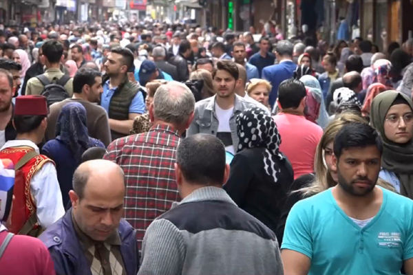 Türkiye’de hayat tarzları değişiyor; Bekâr oranı artıyor, nüfusun yarısından fazlası şehirlerde yaşıyor