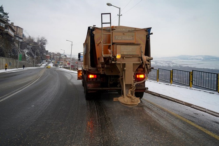 Diyarbakır’da karla mücadele çalışmaları başladı