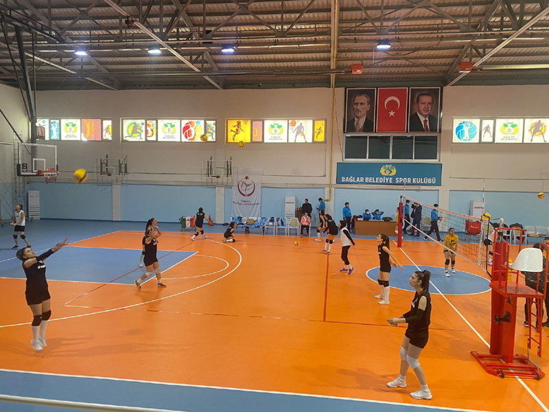 Bağlar Belediyespor kadın voleybol takımı haftayı galibiyetle kapattı