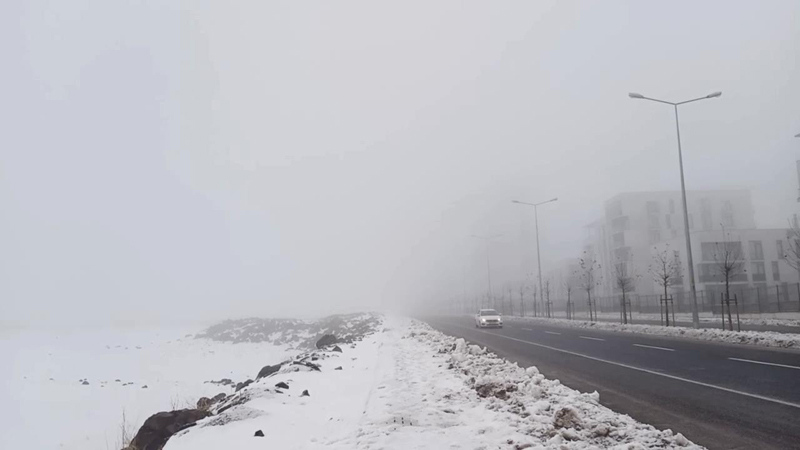 Yoğun sis Diyarbakır’ı esir aldı, uçak seferleri iptal oldu