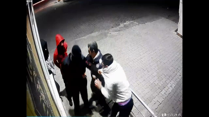 Bıçakla vatandaşları gasp eden 3 kişi yakalandı!