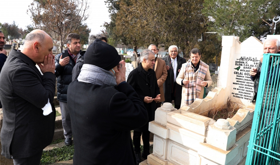 “Şark Bülbülü” Celal Güzelses kabri başında anıldı