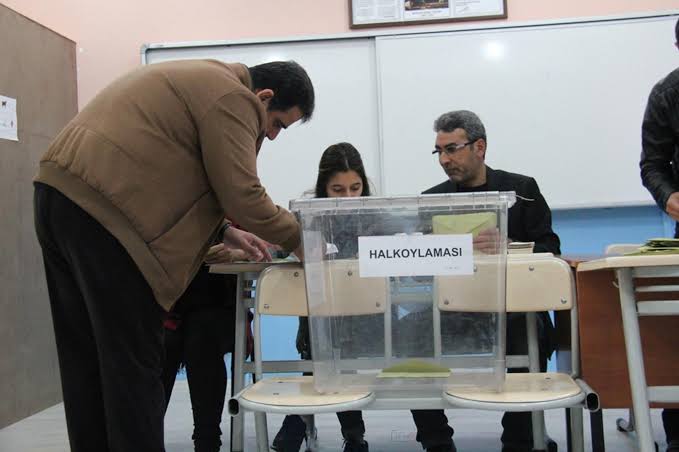 Diyarbakır'da oy verme işlemi başladı