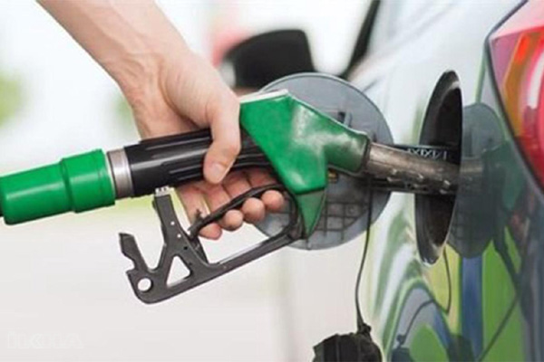 Benzinin litre fiyatında 71 kuruş artış