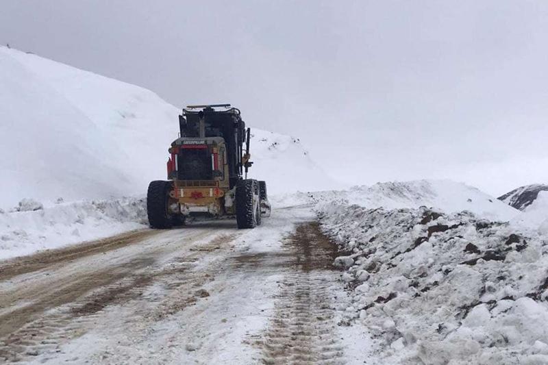 Yoğun kar nedeniyle 1141 yol ulaşıma kapandı