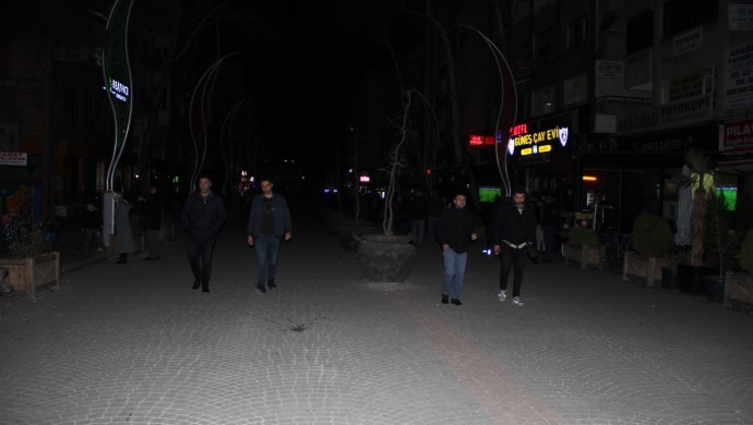 Diyarbakır esnafı zamları mumla protesto etti
