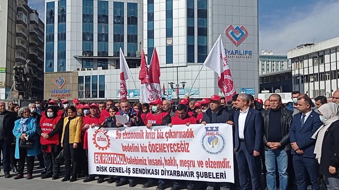 ‘Diyarbakır Büyükşehir Belediyesi çalışanları emekliliğe zorlanıyor’