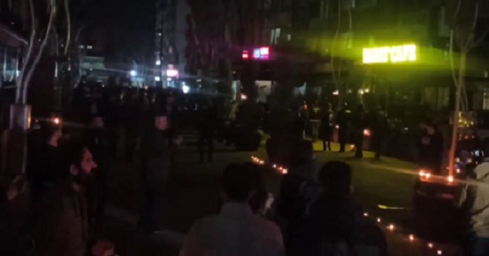 Diyarbakır’da Sanat Sokağı esnafının ışık eylemine polis engeli