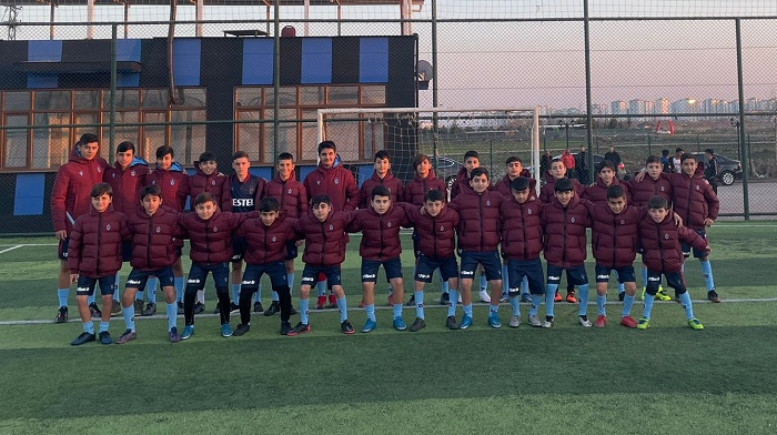 Trabzonspor, Diyarbakır İnter Akademi futbolcularına spor malzemesi hediye etti