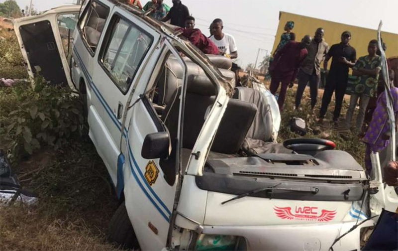Yolcu otobüsü kaza yaptı: 12 ölü