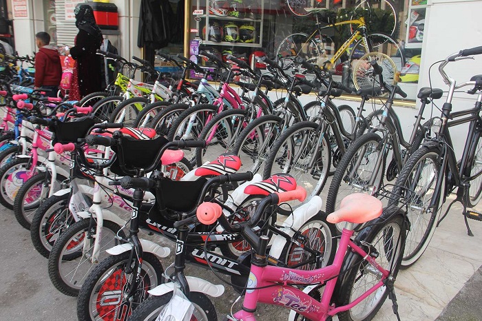 Bisiklet tutkunu kadınlar farkındalık için pedal çeviriyor