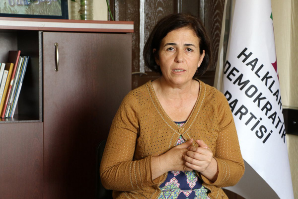HDP’li eski Sur Belediye Eşbaşkanı Filiz Buluttekin gözaltına alındı