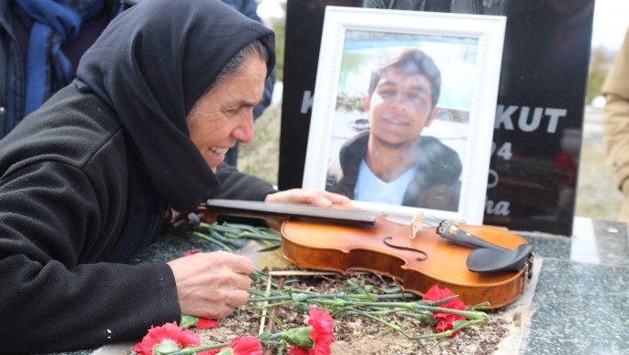 2017 Diyarbakır Newrozu’nda öldürülen Kemal Kurkut, mezarı başında anıldı