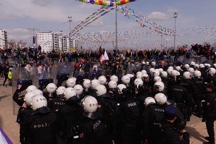 Diyarbakır'daki Nevroz olaylarında 298 gözaltı