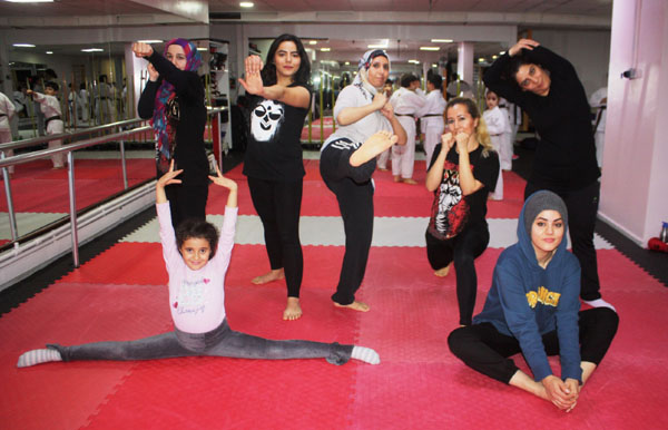 Kadınlar şiddetten korunmak için kick boks öğreniyor