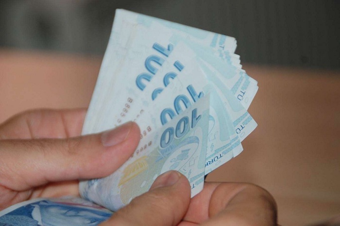 AK Parti'nin yeni torba teklifi: Emeklinin bayram ikramiyesi 1500 lira olacak