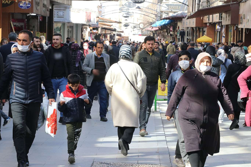 Tarık Othan yazdı: Baran, li ser behrê dibare (*)