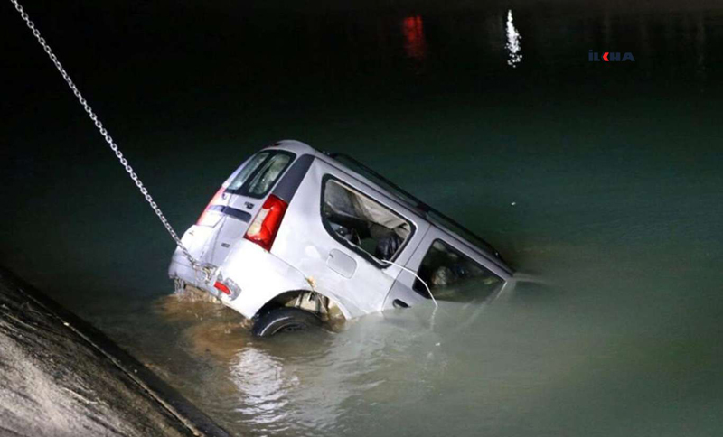 VİDEO HABER - Otomobil sulama kanalına düştü: 3 ölü 2 kayıp