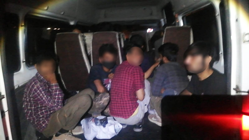Diyarbakır'da 8 düzensiz göçmen yakalandı