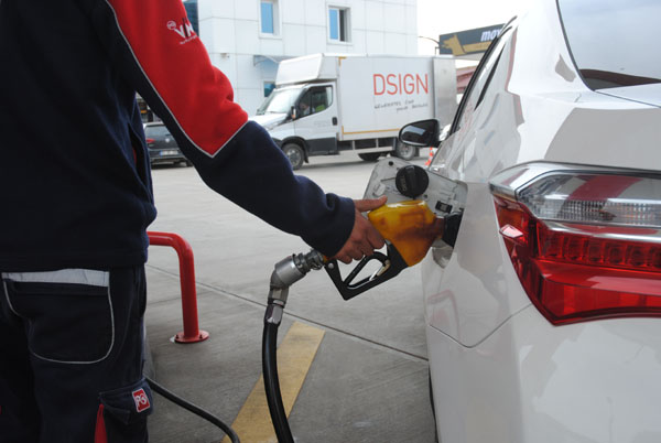 Benzine gece yarısından geçerli zam yapılacak