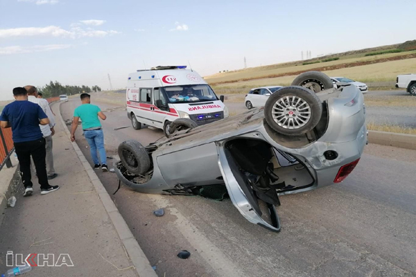 Diyarbakır’da kontrolden çıkan otomobil takla attı: 4 yaralı