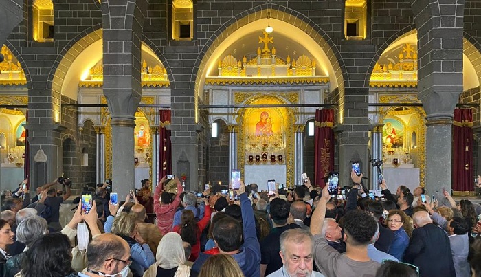 Diyarbakır’daki Surp Giragos Ermeni Kilisesi 7 yıl sonra ibadete açıldı