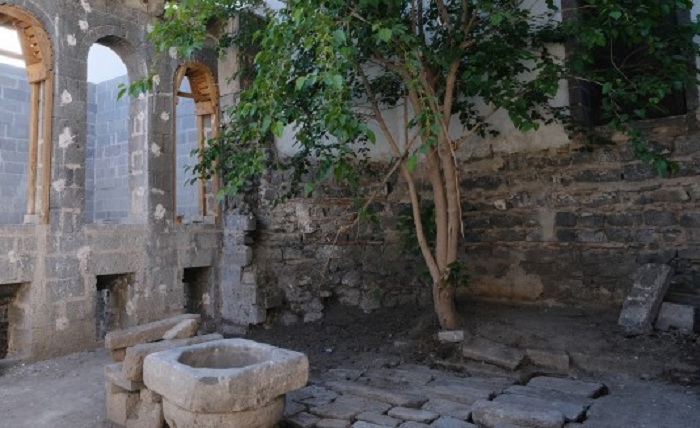 Diyarbakır’ın Sur ilçesinde tescilli yapılarda ‘Define Aranıyor’ iddiası