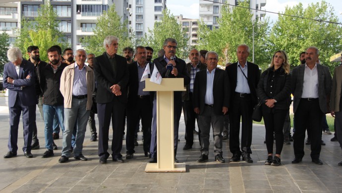 Diyarbakır’da Dil Kürsüsü kuruldu: Anadilde eğitim engelleniyor