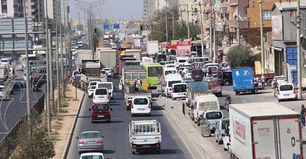 Diyarbakır'da 32 kişiye bir otomobil düşüyor