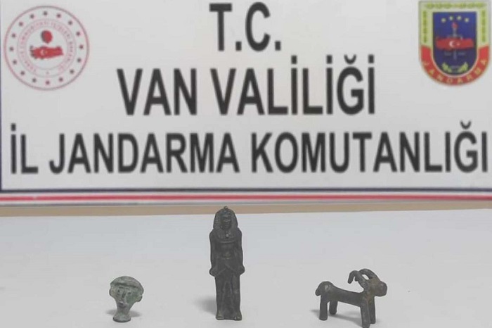 Diyarbakır'da Urartulara ait tarihi eserleri satmaya çalışan şahıs yakalandı