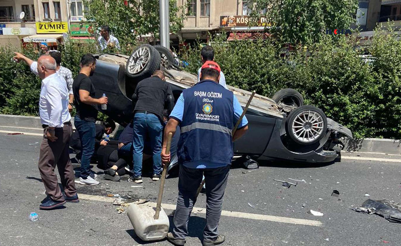 Diyarbakır'da trafik kazası: 2'si ağır 3 yaralı