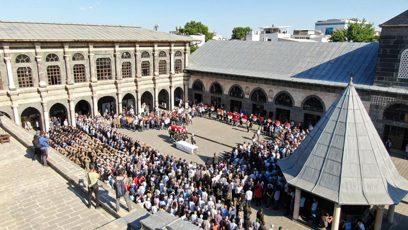 Şehit Uzman Çavuş Serttaş için Diyarbakır'da tören düzenlendi!